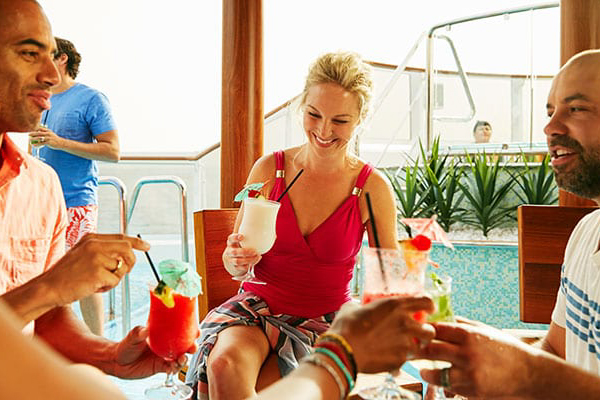 MyCruise Carnival Panorama Offentlige-arealer Barer-lounge-atrium1